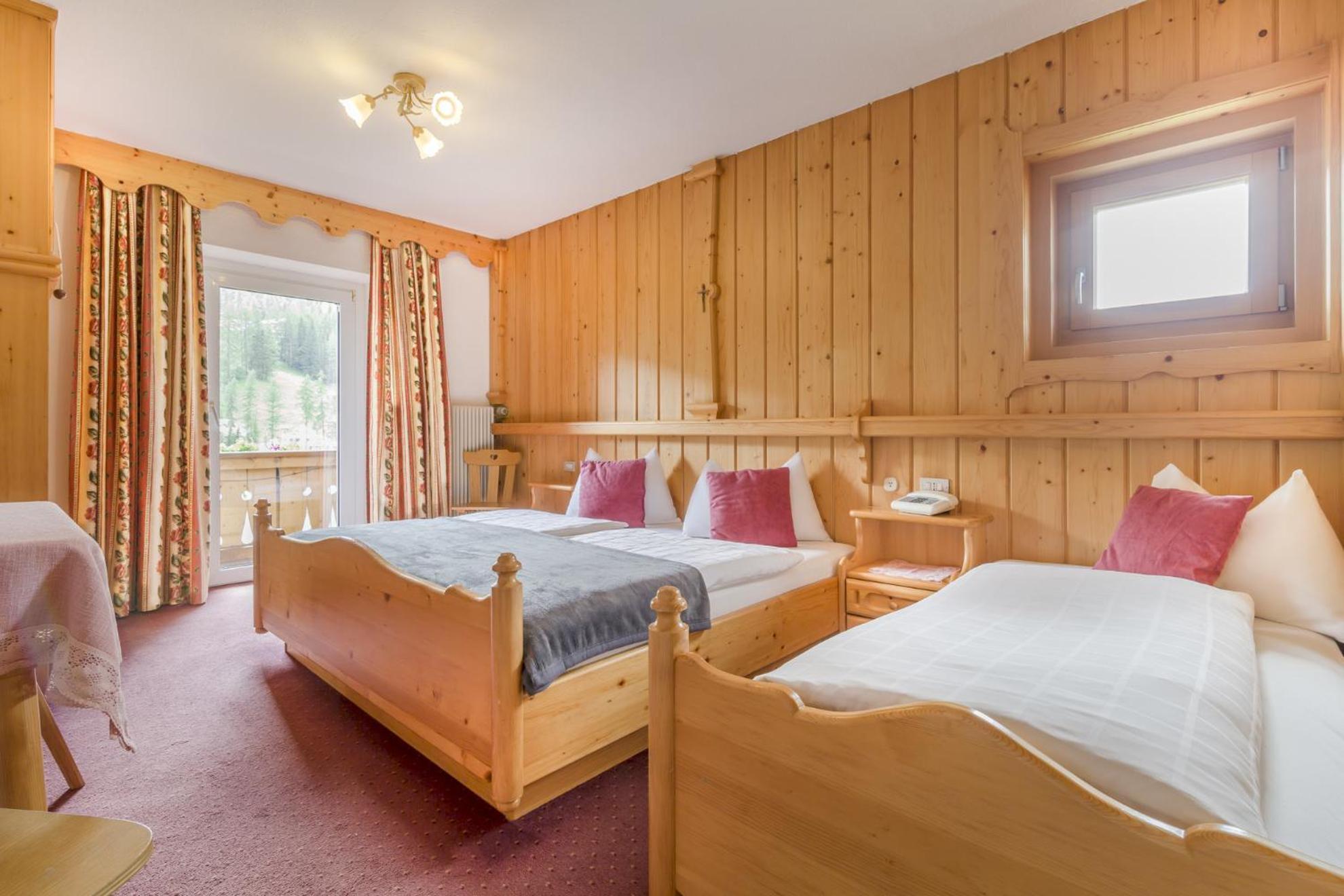 Hotel Garni Jasmin St. Kassian Zimmer foto